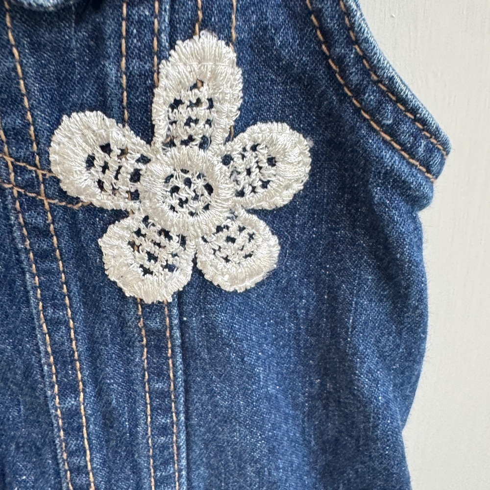 Little Lass 3T Girls Blue Denim Vest Jacket with Flower - Picture 4 of 6